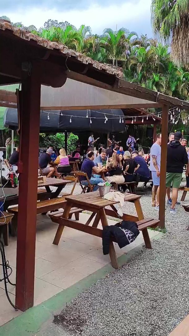 Country Rock: Festa e Estilo nos Chalés Vargem Grande